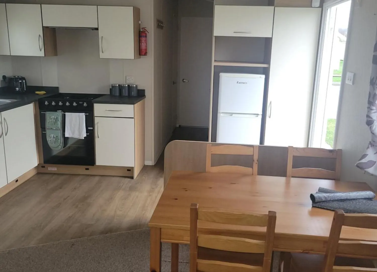 Cozy Caravan Near Edinburgh 0*,  United Kingdom