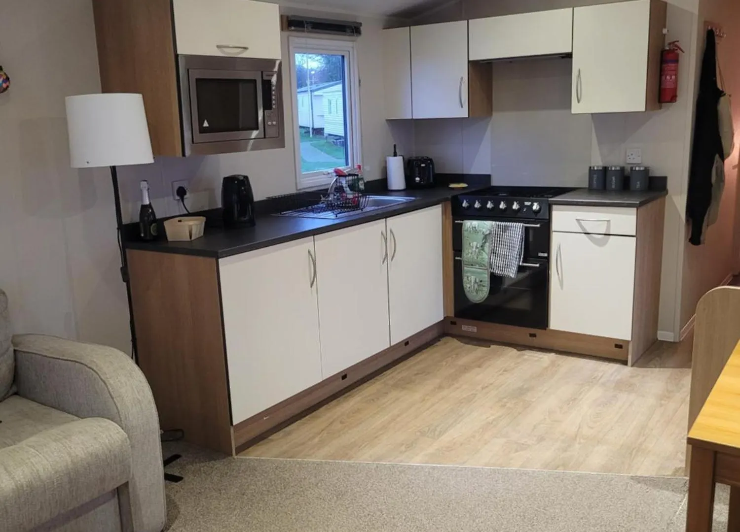 Cozy Caravan Near Edinburgh