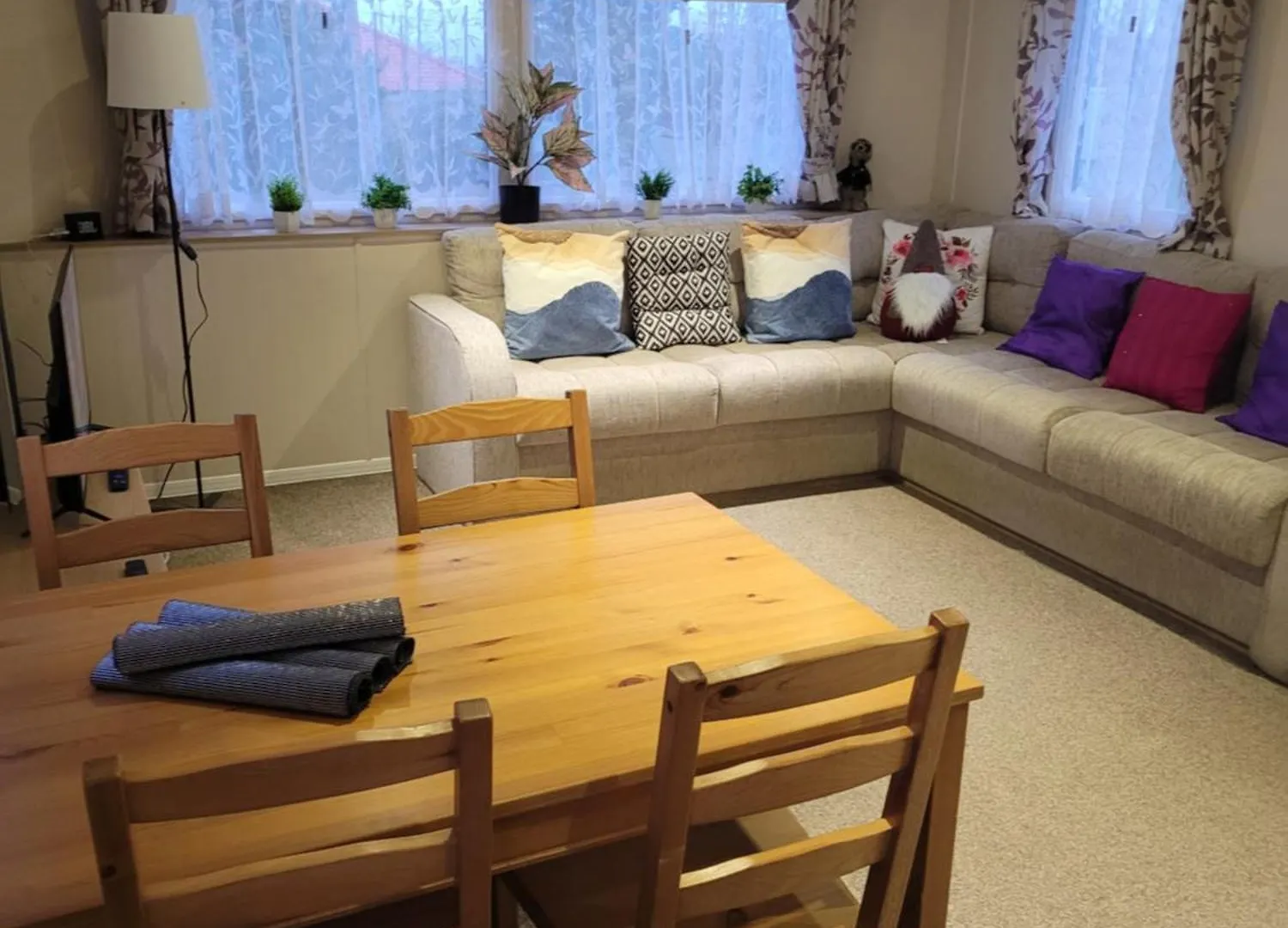 Cozy Caravan Near Edinburgh 0*,  United Kingdom